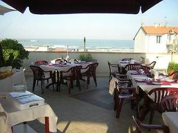 Mirage فندق 3*